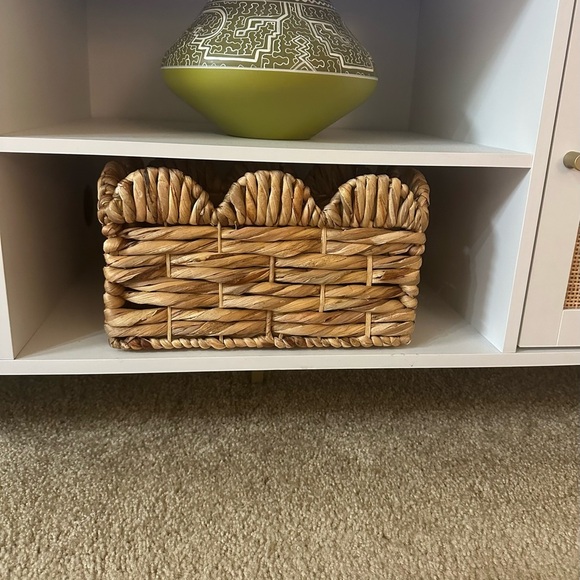 Scalloped Woven Natural Basket - Picture 6 of 6